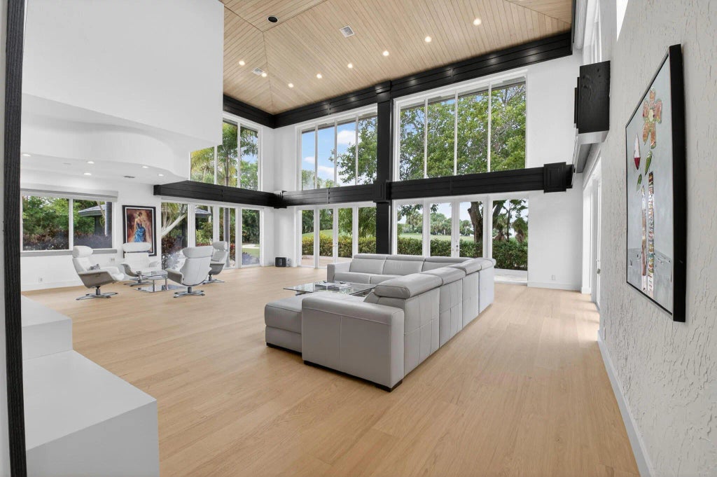 19787 Oakbrook Circle, Boca Raton