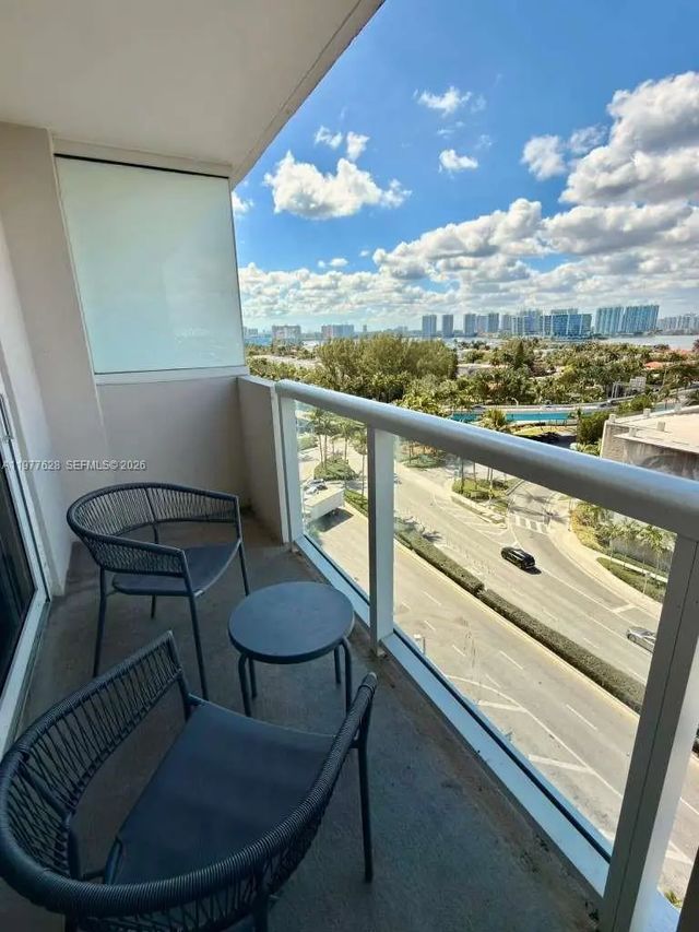 2 of 25 - 19201 Collins Avenue #933, Sunny Isles Beach, FL