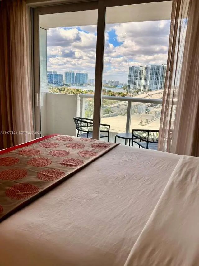 4 of 25 - 19201 Collins Avenue #933, Sunny Isles Beach, FL