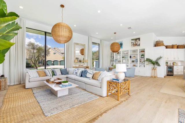 Photo of Listing #R11169200