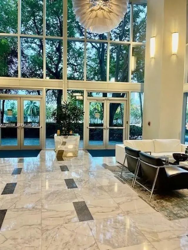 2 of 22 - 185 Sw 7th Street #1605, Miami, FL