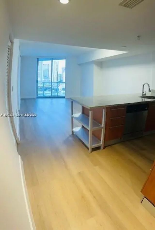 4 of 22 - 185 Sw 7th Street #1605, Miami, FL