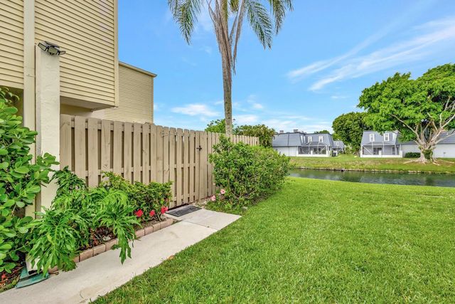 2 of 38 - 1586 Shaker Circle, Wellington, FL