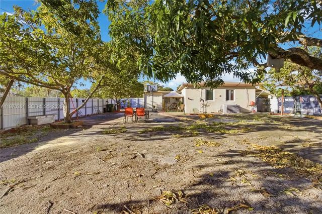 380 Nw 133rd Street, North Miami