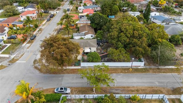 3 of 35 - 380 Nw 133rd Street, North Miami, FL