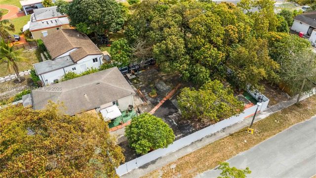 5 of 35 - 380 Nw 133rd Street, North Miami, FL
