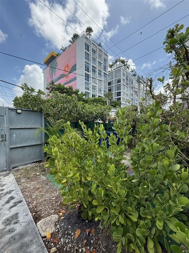 2 of 33 - 118 Nw 24th Street, Miami, FL