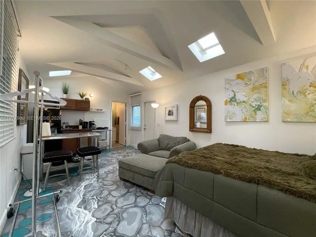 4 of 33 - 118 Nw 24th Street, Miami, FL