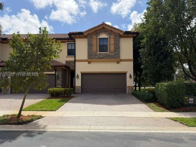 12350 S Village Circle, Davie