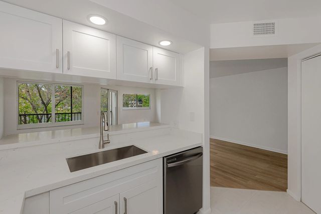 3 of 24 - 13800 Sw 14th Street #211, Pembroke Pines, FL