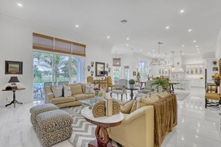 Photo of Listing #R11169311