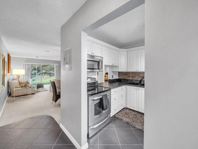 4 of 42 - 130 Lake Constance Drive, West Palm Beach, FL