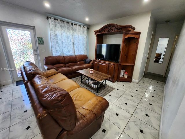 4 of 9 - 3560 Nw 19th Street, Miami, FL