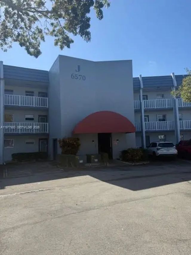 6570 Royal Palm Boulevard #215j, Margate
