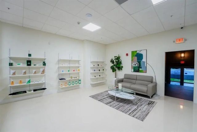 5 of 49 - 325 Sw 26th Street, Fort Lauderdale, FL