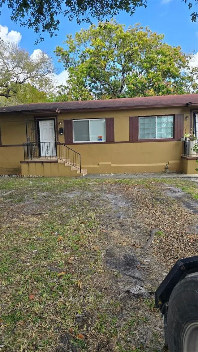 6910 Nw 5th Place, Miami