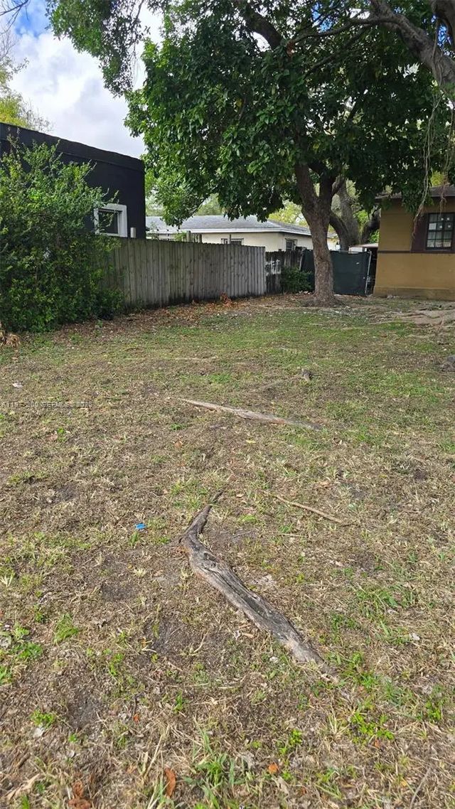 4 of 17 - 6910 Nw 5th Place, Miami, FL