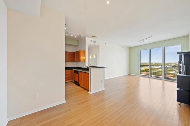3 of 27 - 1551 N Flagler Drive #ph L7, West Palm Beach, FL