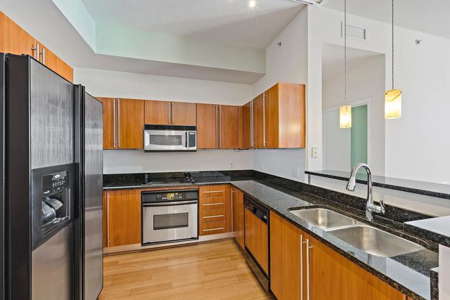 4 of 27 - 1551 N Flagler Drive #ph L7, West Palm Beach, FL