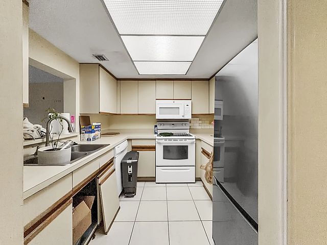 4 of 25 - 65 Deer Creek Road #h206, Deerfield Beach, FL
