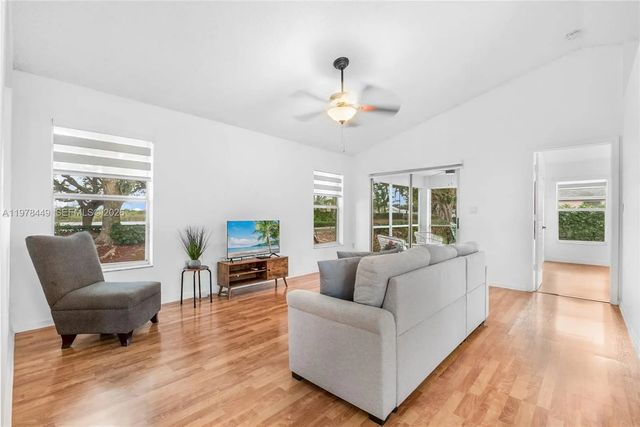 2 of 23 - 2020 Se 5th Place, Homestead, FL