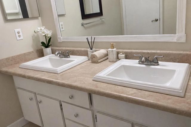 4 of 5 - 715 W Ocean Avenue, Lantana, FL