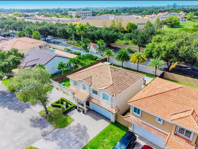 3 of 34 - 8826 Nw 189th Terrace, Hialeah, FL
