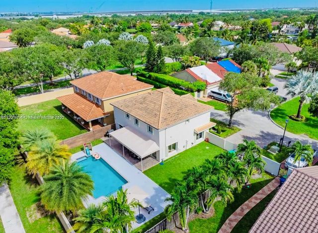 4 of 34 - 8826 Nw 189th Terrace, Hialeah, FL