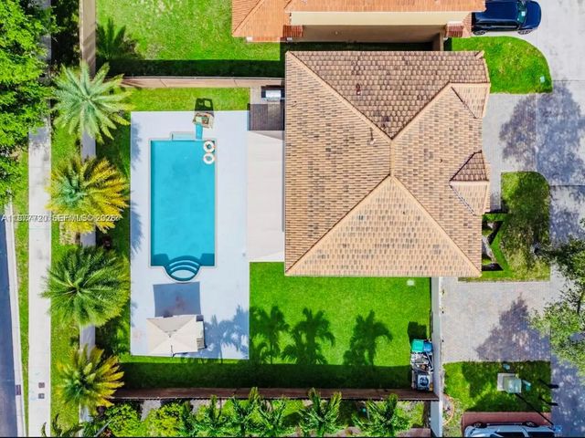 5 of 34 - 8826 Nw 189th Terrace, Hialeah, FL