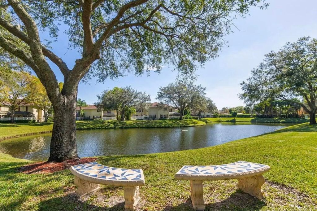 40 Essex Court #a, Royal Palm Beach