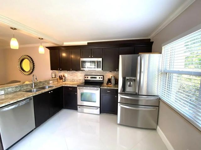 3 of 15 - 40 Essex Court #a, Royal Palm Beach, FL