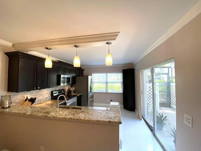 5 of 15 - 40 Essex Court #a, Royal Palm Beach, FL
