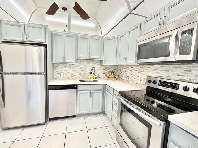 5 of 18 - 3301 N Country Club Drive #106, Aventura, FL