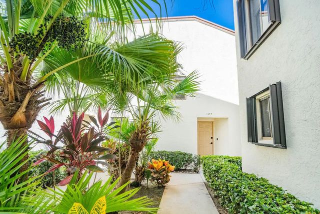 950 S Kanner Highway #124, Stuart