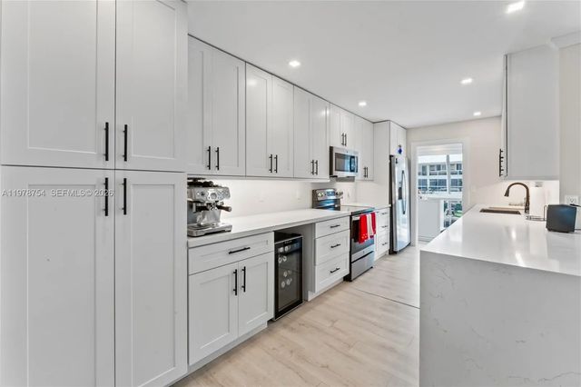 3 of 11 - 3050 Ne 48th Street #207, Fort Lauderdale, FL
