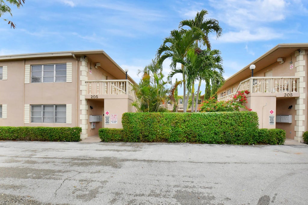 205 Ne 3rd Street #208, Boynton Beach