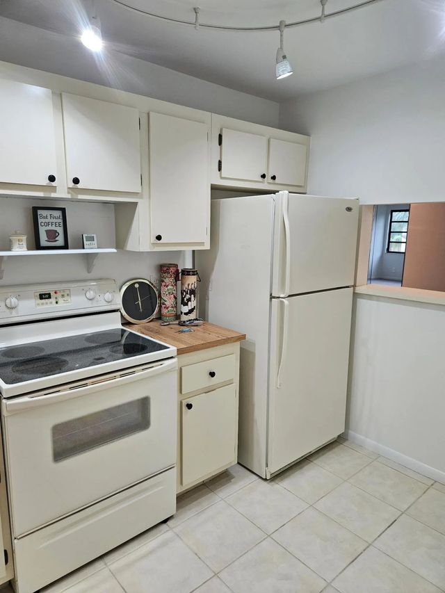 2 of 18 - 4700 Lucerne Lakes Boulevard #308, Lake Worth, FL