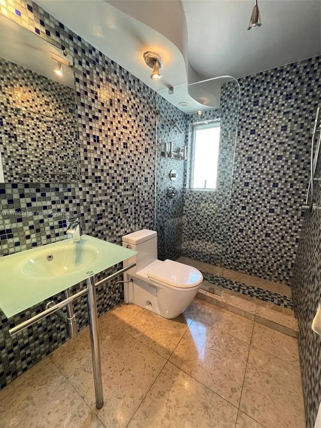 2 of 21 - 1340 Lincoln Road #705, Miami Beach, FL