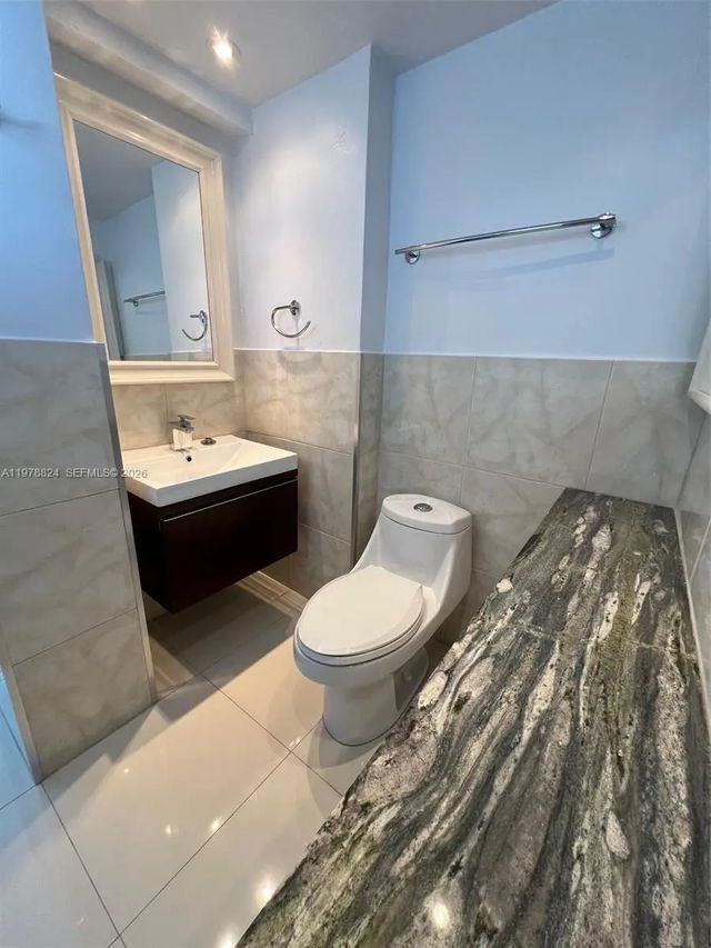 3 of 21 - 1340 Lincoln Road #705, Miami Beach, FL
