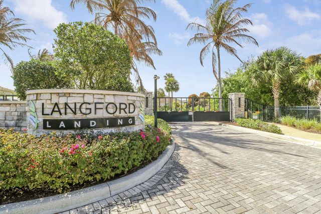 2 of 78 - 2475 Ne Evinrude Circle, Jensen Beach, FL