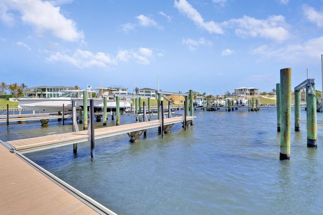 5 of 78 - 2475 Ne Evinrude Circle, Jensen Beach, FL