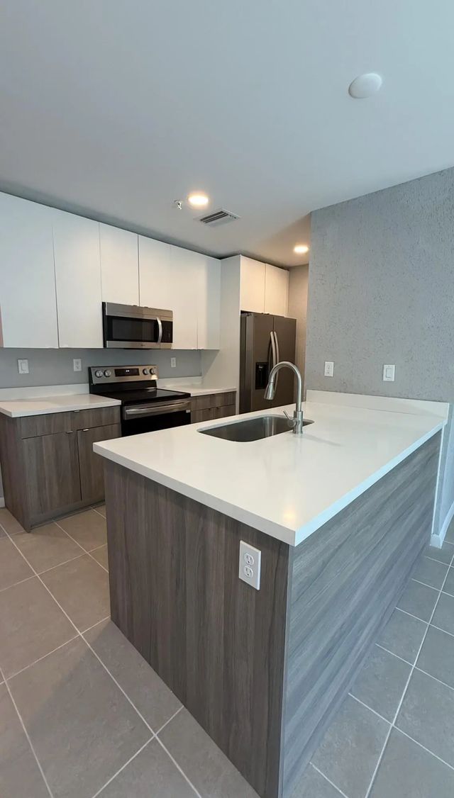 3 of 12 - 2511 Pierce Street #2, Hollywood, FL