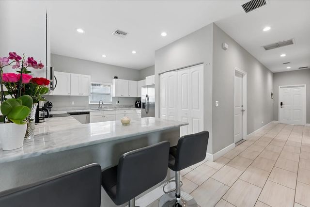 5 of 39 - 525 Nw 12th Avenue, Boynton Beach, FL