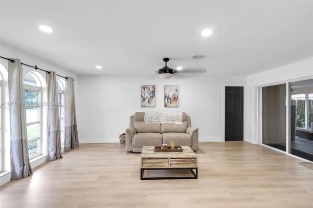 5 of 32 - 1180 Nw 49th Court, Deerfield Beach, FL