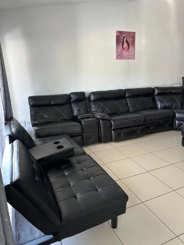 3 of 9 - 3242 Nw 203rd Street, Miami Gardens, FL