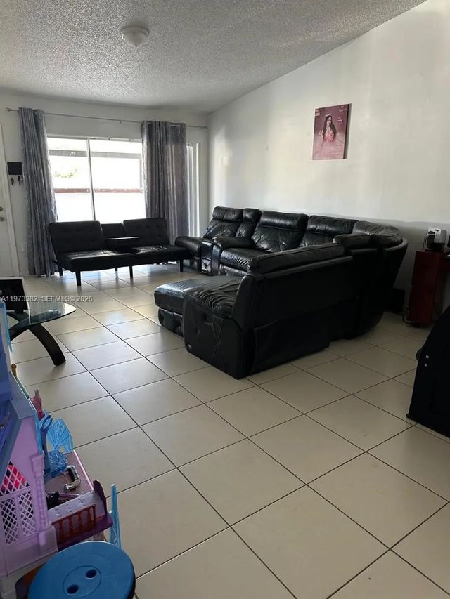 4 of 9 - 3242 Nw 203rd Street, Miami Gardens, FL