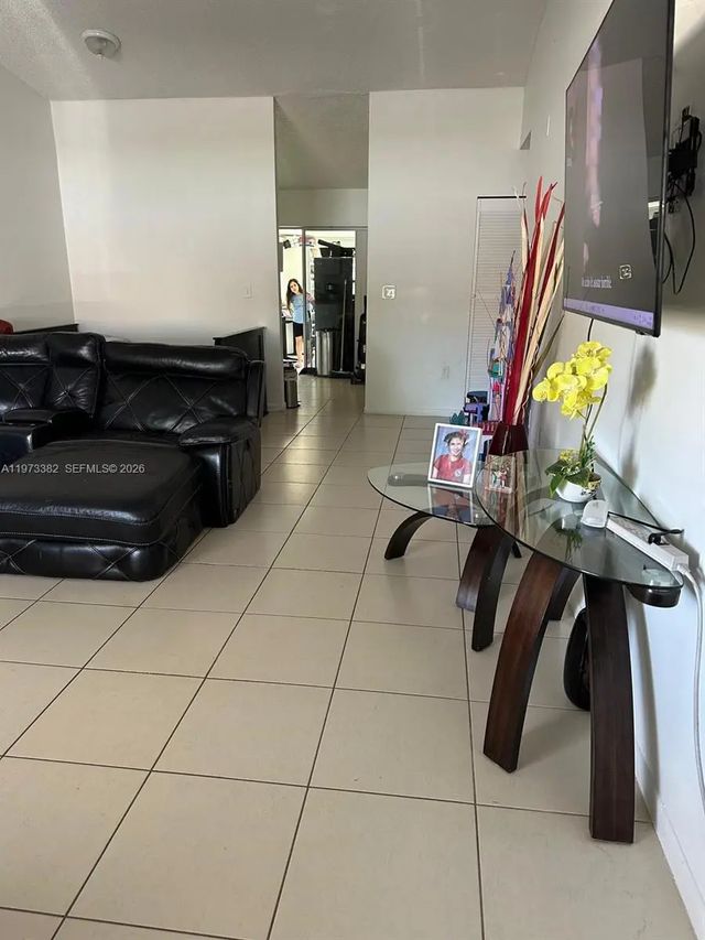 5 of 9 - 3242 Nw 203rd Street, Miami Gardens, FL
