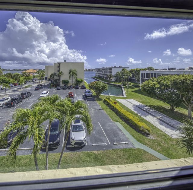 3 of 46 - 890 N Federal Highway #412, Lantana, FL