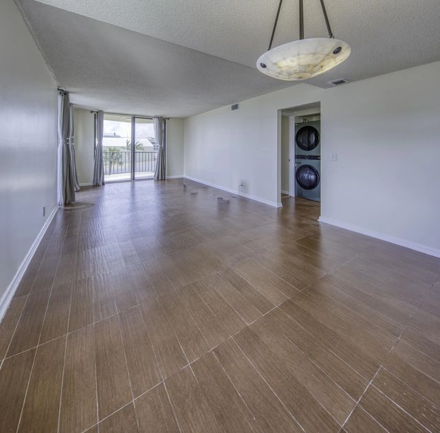 5 of 46 - 890 N Federal Highway #412, Lantana, FL