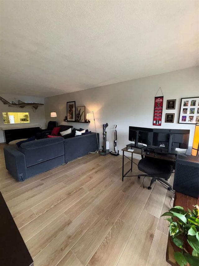 2 of 27 - 900 Sw 12th Street #202, Fort Lauderdale, FL